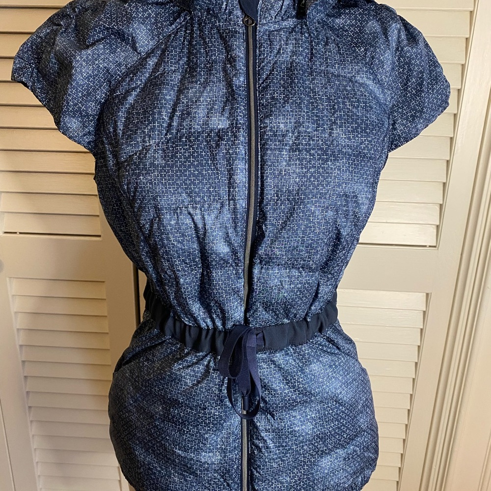 Lululemon blue vest with detachable hood size 6